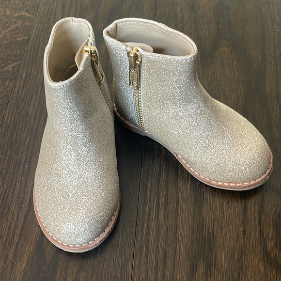 Janie and Jack gold booties - Picture 1 of 7
